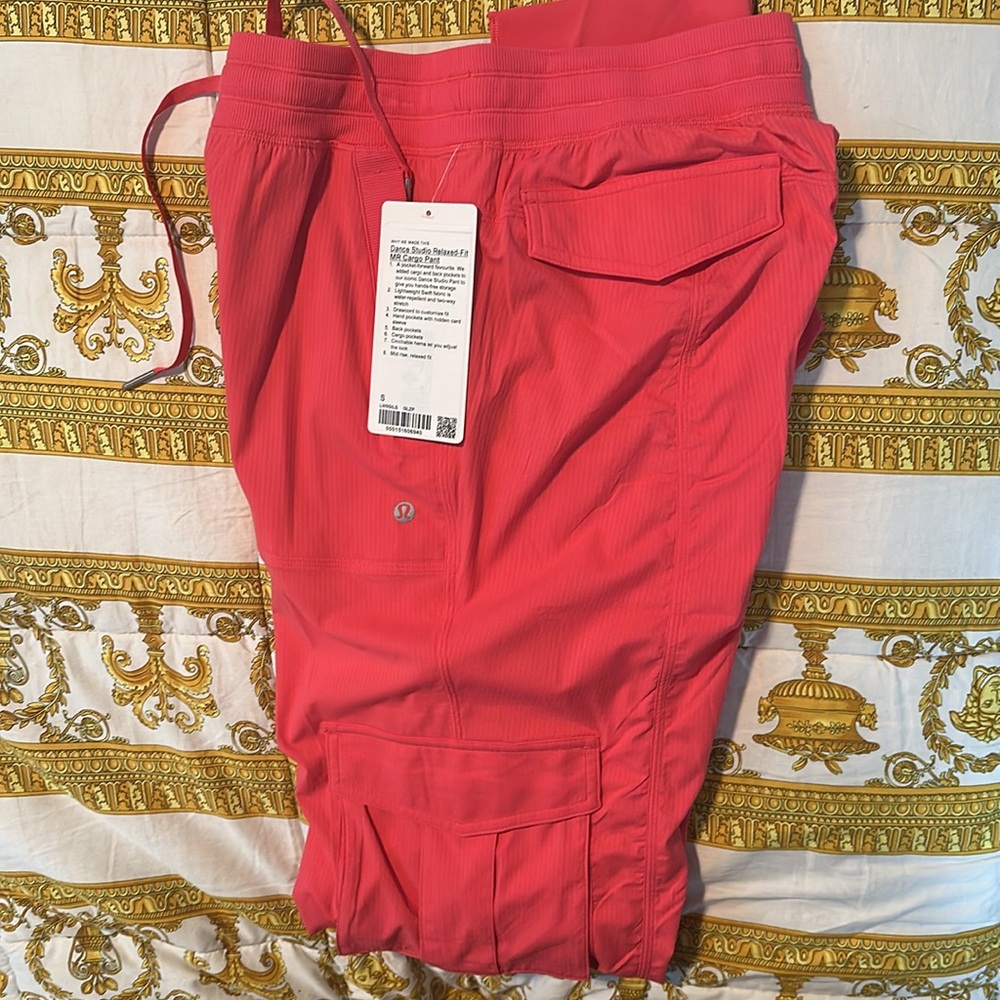 NWT lululemon athletica Pink Dance Studio Relaxed-Fit Mid-Rise Cargo Pant - Picture 13 of 13